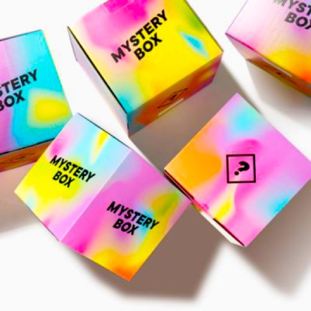 WOMENS MYSTERY PACKAGE